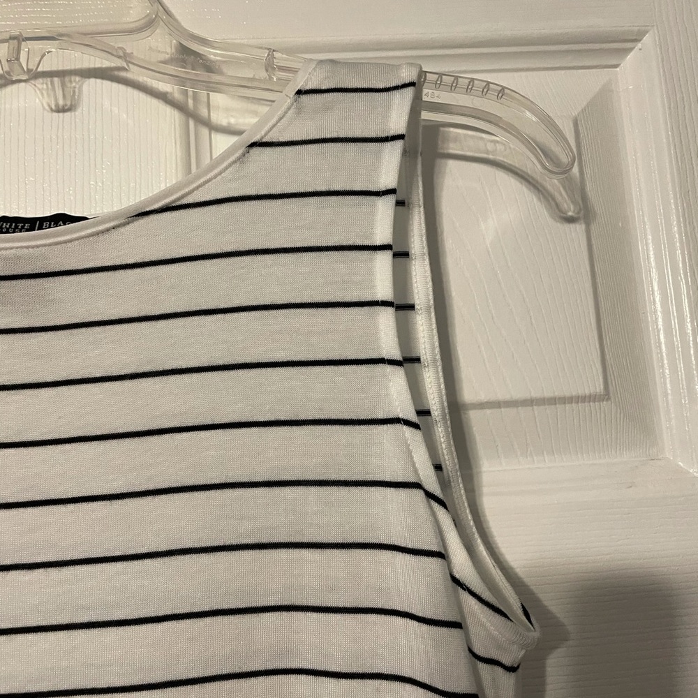 White House Black Market One-sided Ruffle Tank - Picture 5 of 10